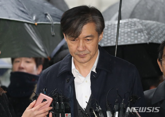 ▲ 자녀 입시 비리 의혹과 감찰무마 혐의 등으로 기소된 조국 전 법무부 장관이 이번 주 '피고인' 신분으로 처음 법정에 선다. ⓒ뉴시스