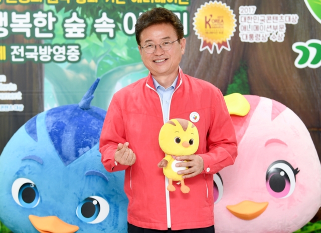 ▲ 이철우 경북도지사는 코로나19로 취소된 제98회 어린이날 기념행사를 대신해 축하메시지를 전하고 어린이들을 격려한다.ⓒ경북도