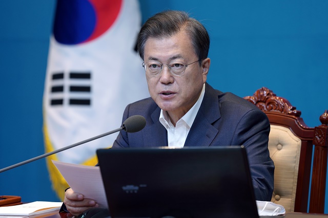 ▲ 문재인 대통령이 4일 오후 청와대 여민관에서 열린 수석·보좌관 회의에 참석해 발언하고 있다. ⓒ뉴시스