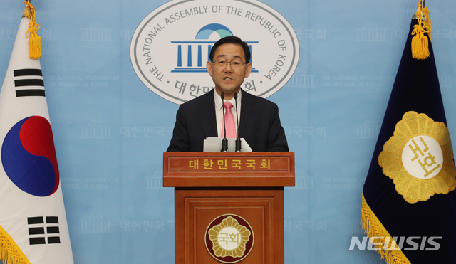 ▲ 주호영 미래통합당 의원이 지난 4일 오후 국회 소통관 기자회견장에서 미래통합당 원내대표 출마 선언을 하고 있다. ⓒ박성원 기자