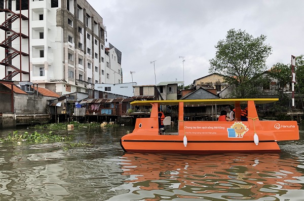 ▲ 한화그룹이 베트남에 기증한 태양광 보트. ⓒ한화