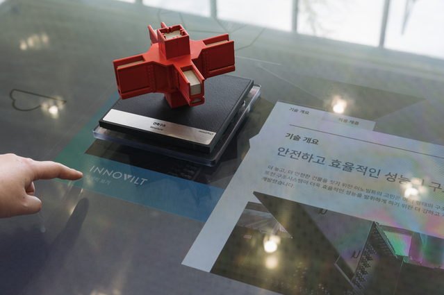 ▲ 미디어 테이블 시연 장면ⓒ포스코