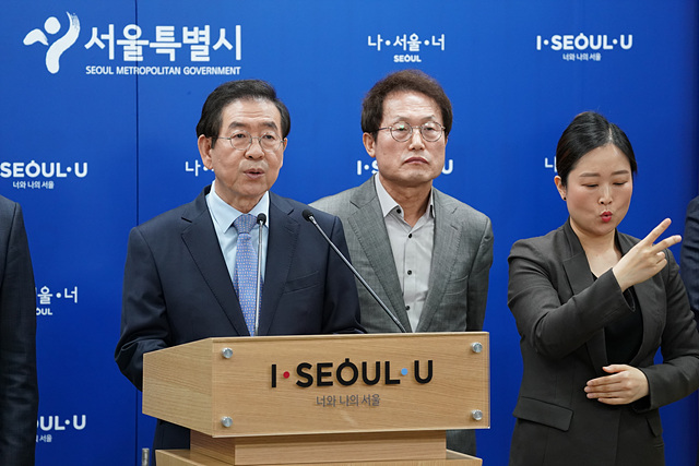 ▲ 박원순(왼쪽) 서울시장과 조희연(오른쪽) 서울시교육감. ⓒ서울시