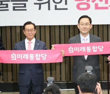 ▲ 21대 국회 미래통합당 첫 정책위의원장에 당선된 이종배 의원(왼쪽)과 주호영 원내대표.ⓒ이종배 의원실