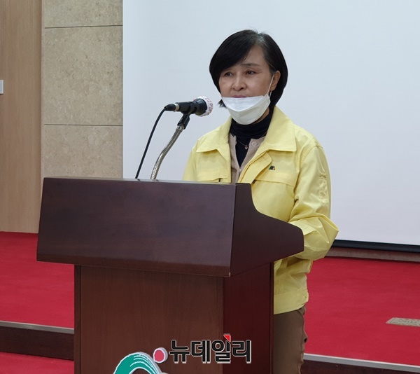▲ 전정애 충북도보건복지국장이 3월 26일 코로나19 발생 상황을 설명하고 있다.ⓒ뉴데일리 충청본부 D/B