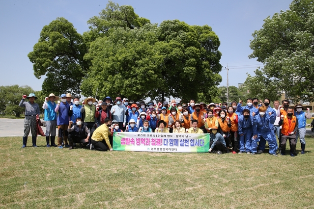 ▲ 성주군은 11일을 일제 청소·방역의 날로 정하고 10개 읍면 단위로 총 500여 명이 참여해 청소와 방역을 동시에 실시했다.ⓒ성주군