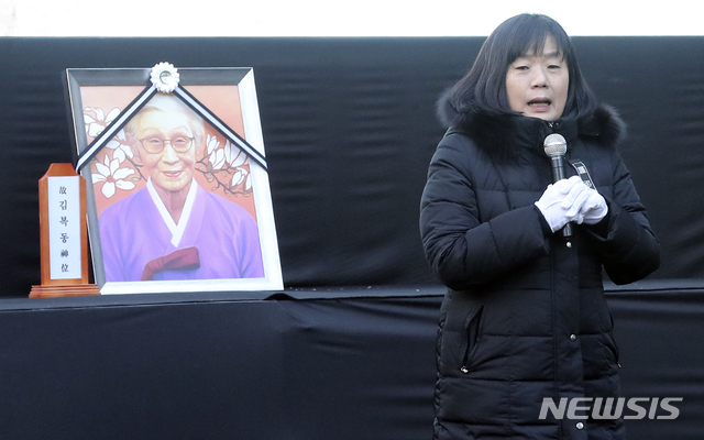 ▲ 윤미향 더불어민주당 당선인이 
자녀 유학 자금을 형사보상금으로 충당했다고 더불어시민당에 소명했다. ⓒ뉴시스