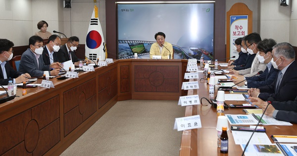 ▲ 청주시는 11일 시청 소회의실에서 트램 도입 등 녹색교통체계 전환 용역 착수보고회를 가졌다.ⓒ청주시