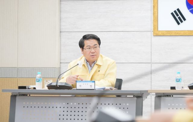 ▲ 충남 아산시가 ‘코로나19’와 관련한 각종 지원금의 신속한 집행으로 침체된 지역경제에 활력을 불어넣고 있다. 사진은 오세현 아산시장.ⓒ아산시