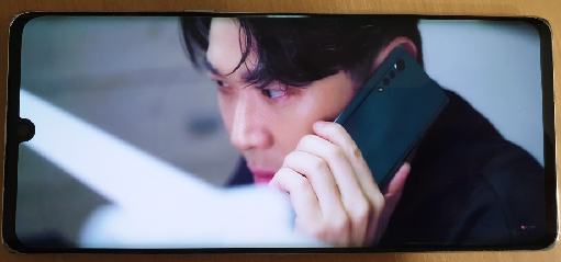 ▲ LG벨벳 20.5대9 풀화면으로 유튜브를 재생한 모습 ⓒ장소희 기자