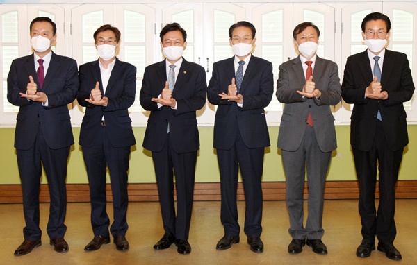 ▲ 충북도교육청은 12일 충북지역 21대 국회의원 당선인 8명과 함께 교육정책 간담회를 열었다.충북도교육청