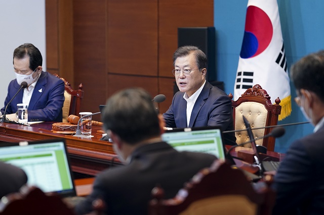 ▲ 문재인 대통령이 12일 청와대 여민관에서 열린 국무회의에 참석해 발언하고 있다. ⓒ뉴시스