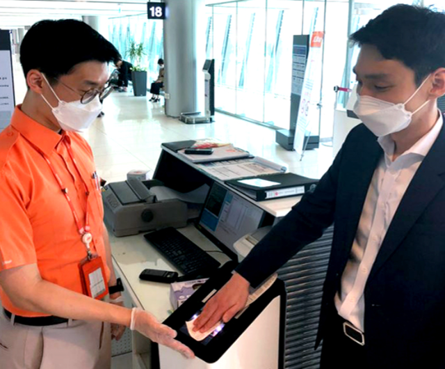 ▲ 항공권 셀프 스캔 모습 ⓒ 제주항공