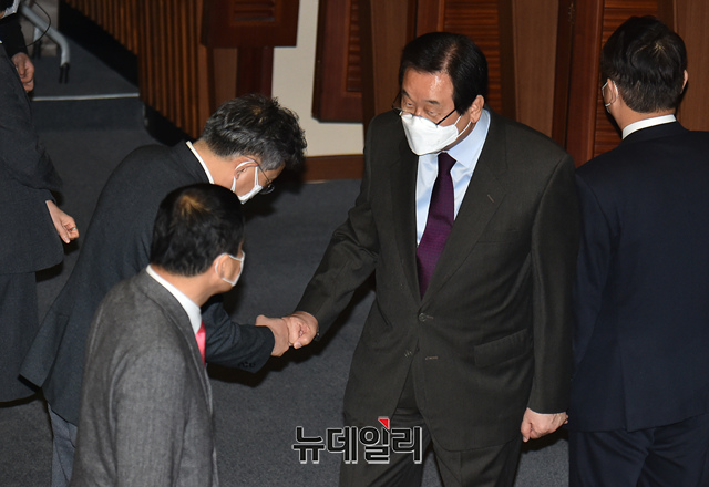 ▲ 김무성(사진) 미래통합당 의원이 11일 한 언론사와의 인터뷰에서 극우 보수 유튜버들의 문제점을 지적했다. ⓒ이종현 기자