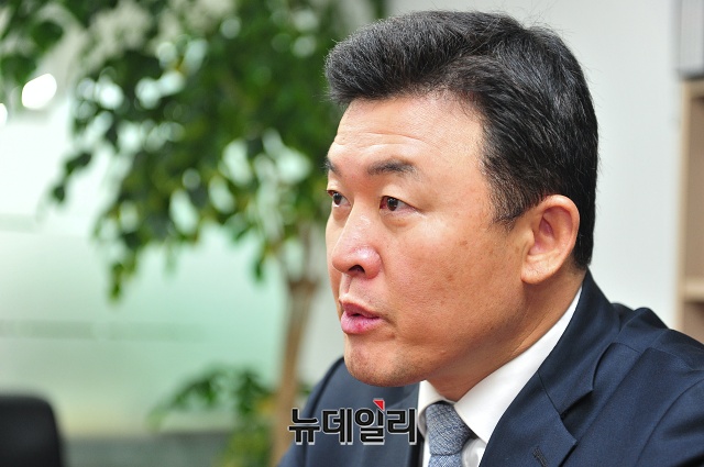 ▲ 윤영석 의원은 본지와 인터뷰 중에 