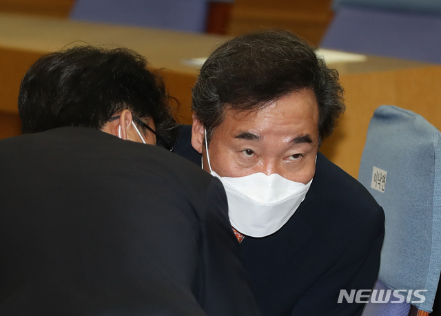 ▲ 이낙연 더불어민주당 코로니19국난극복위원장이 18일 광주를 찾아 윤미향 민주당 당선자의 논란을 두고 