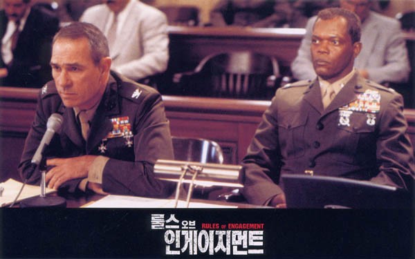 영화 '룰스 오브 인게이지먼트' 에 출연한 토미 리 존스(왼쪽)와 사무엘 L. 잭슨. ⓒ네이버 영화 포스터