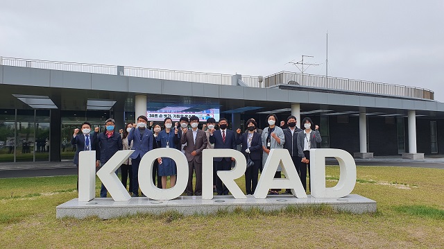 ▲ KORAD 제2기 시민참여혁신단원들이 기념찰영을 하고 있다.ⓒ한국원자력환경공단