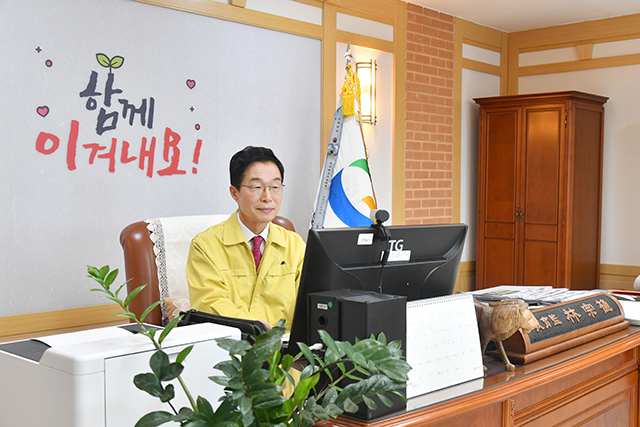 ▲ 경북교육청은 푸른나무재단과 화상 업무 협약식을 가졌다.ⓒ경북교육청