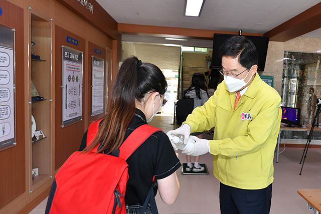 ▲ 경북교육청은 전국 모집 기숙사 고등학교 입소생과 교직원들에게 코로나19 진단 검사를 실시한다.ⓒ경북교육청