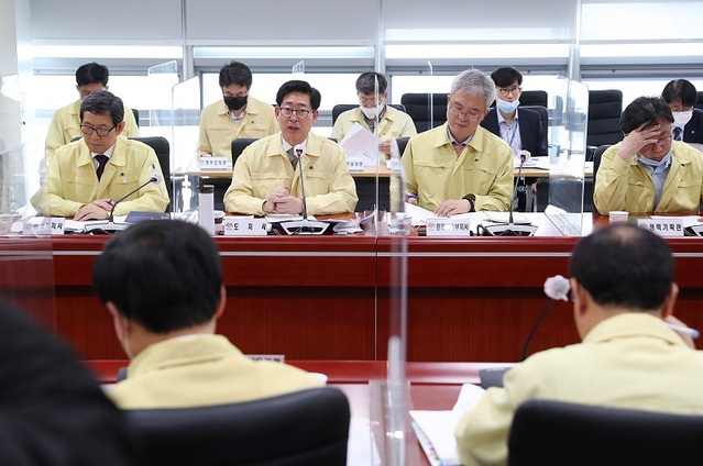 ▲ 양승조 충남도지사가 25일 도청에서 실국원장회의를 주재하고 있다.ⓒ충남도