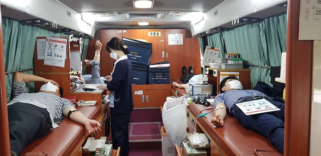 ▲ 한전 대구본부는 코로나 19 장기화 등 헌혈인구 감소에 따른 혈액 수급난 해소를 위한 ‘사랑 나눔 헌혈 캠페인’ 시행에 나섰다.ⓒ한전 대구본부
