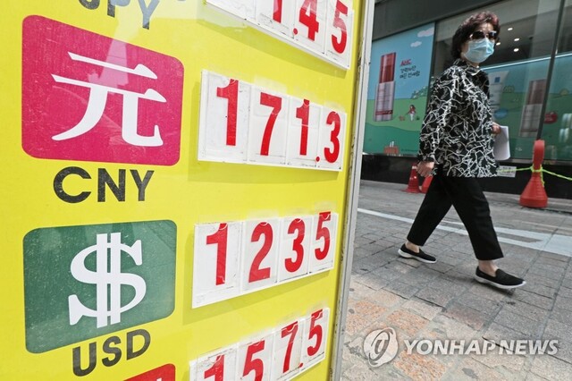 ▲ 중국 인민은행은 26일 오전 달러·위안 기준환율을 7.1293위안으로 고시했다 ⓒ연합뉴스 제공