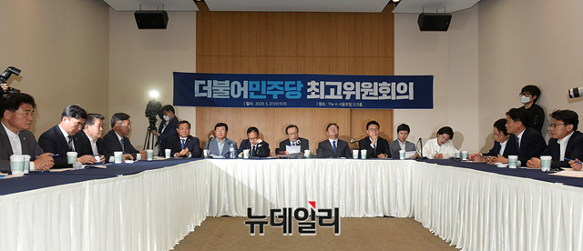 ▲ 더불어민주당이 27일 서울 서초구 THE-K 호텔에서 최고위를 열고 21대 국회 상임위원회 위원장을 독식할 것임을 밝혔다. ⓒ박성원 기자