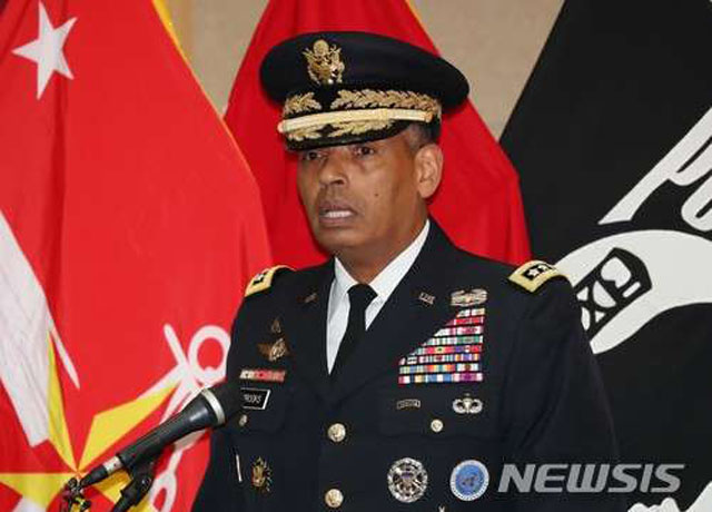 ▲ 빈센트 브룩스 전 주한미군 사령관은 지난해 10월 정치적 요인에 따른 전작권 전환에 반대했다. ⓒ뉴시스. 무단전재 및 재배포 금지.