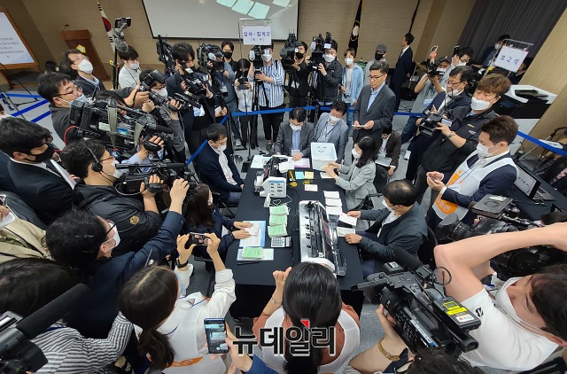 ▲ 중앙선거관리위원회가 28일 오후 정부과천청사에서 개최한 '사전투표 및 개표 시연회'ⓒ권창회 기자