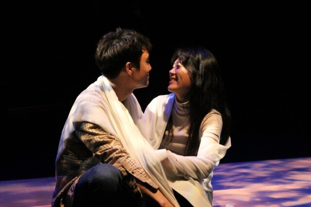 ▲ '두산아트랩 2020' 글과무대의 연극 '이것은 실존과 생존과 이기에 대한 이야기' 공연장면.ⓒ두산아트센터