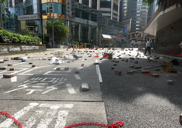 ▲ 5월 24일 시위에서 시민들이 완차이 (灣仔) 지역 도로에 설치한 장애물. ⓒ허동혁