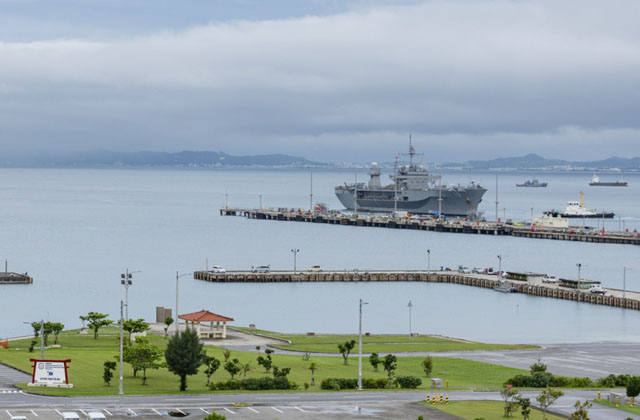 ▲ 일본 오키나와에 정박 중인 미해군 7함대 기함 블루릿지. ⓒ인도·태평양 사령부 공개사진.