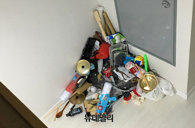 ▲ 가해자들이 피해자를 폭행하는 데 사용된 각종도구들. 경찰은 이 도구들을 압수하지 않았다. ⓒ뉴데일리 DB