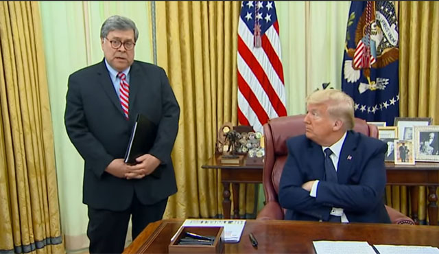 ▲ 행정명령 서명에 앞서 배석한 윌리엄 바 법무장관과 의견을 나누는 도널드 트럼프 대통령. ⓒ폭스뉴스 관련보도 화면캡쳐.