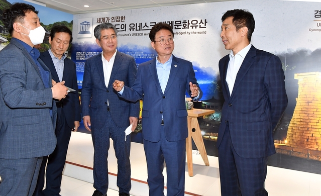 ▲ 경북도는 29일 한국관광공사 서울센터에서 국내 대표 종합숙박, 액티비티 예약플랫폼 여기어때와 업무협약을 체결하고 온라인 할인 이벤트를 통한 경북관광객 유치와 이를 통한 관광업계 지원을 공동으로 추진하기로 했다.ⓒ경북도