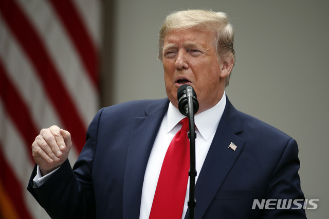 ▲ 도널드 트럼프 미국 대통령이 플로이드 사망에 항의하는 시위대를 향해 군투입 강경진압을 시사했다. ⓒ뉴시스