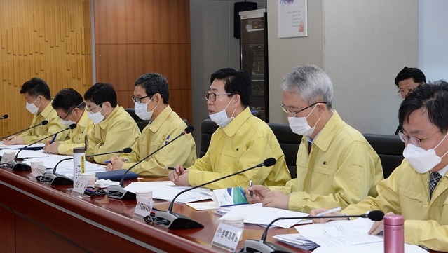 ▲ 양승조 충남도지사가 도청에서 실국원장회의를 주재하고 있다.ⓒ충남도