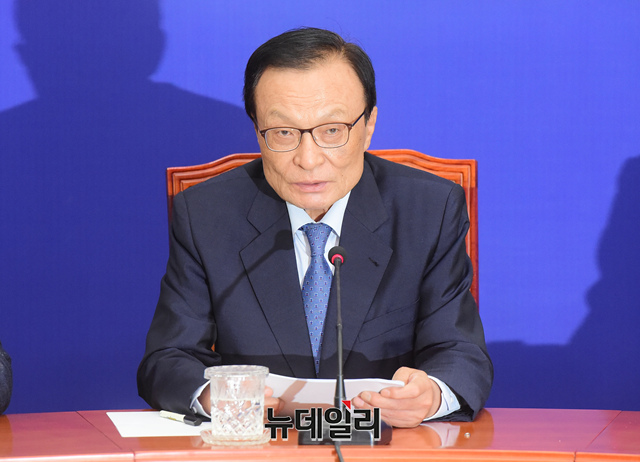 ▲ 이해찬 더불어민주당 대표가 2일 오후 국회에서 열린 정례기자간담회에서 모두발언을 하고 있다. ⓒ이종현 기자