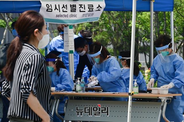 ▲ 우한코로나 진단 검사를 받기 위해 중구 선별진료소를 찾은 시민들의 모습 ⓒ권창회 기자