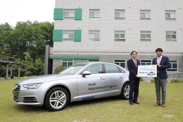 ▲ 아우디 고진모터스가 3일 충북보건과학대학교에 교육용 실습차량으로  ‘Audi A4’를 기증했다.ⓒ