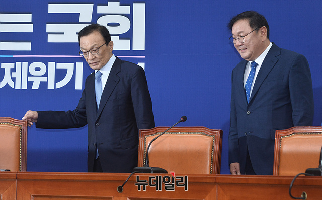 ▲ 이해찬 더불어민주당 대표, 김태년 원내대표가 3일 오전 국회에서 열린 최고위원회의에 참석하고 있다. ⓒ박성원 기자