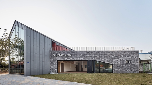 ▲ 동국제강 내진철근과 럭스틸로 지어진 청산 지역아동센터 전경.ⓒ동국제강