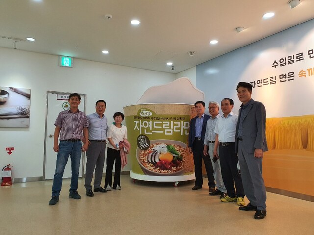 ▲ 청도군의회(의장 박기호)는 3일부터 1박 2일 일정으로 충북 괴산군과 전남 구례군의 아이쿱 자연드림 파크를 방문해 우수사례 벤치마킹에 나섰다.ⓒ청도군