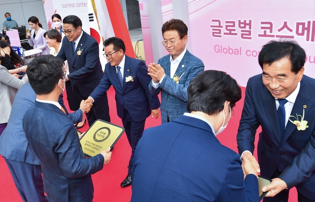 ▲ 글로벌 코스메틱 비즈니스센터(경산시 삼성현로)가 3일 개소식을 갖고 본격 업무에 들어갔다.ⓒ경북도