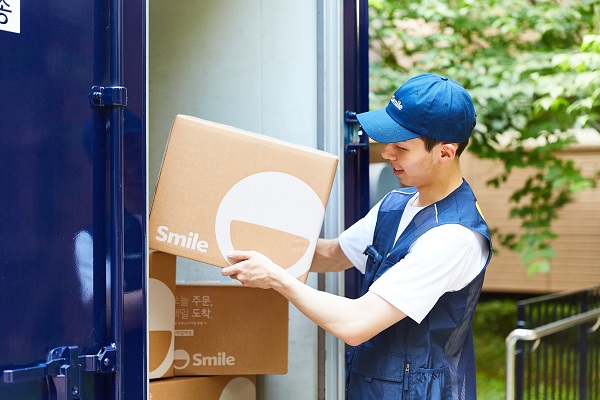 ▲ 이베이코리아는 나 홀로 호실적을 이어가고 있다. 지마켓·옥션·지구(G9) 운영사인 이베이코리아의 지난해 매출은 전년(9812억원)보다 12% 증가한 1조954억원, 영업이익은 전년(480억원)에 견줘 27% 늘어난 615억원이었다. ⓒ이베이코리아