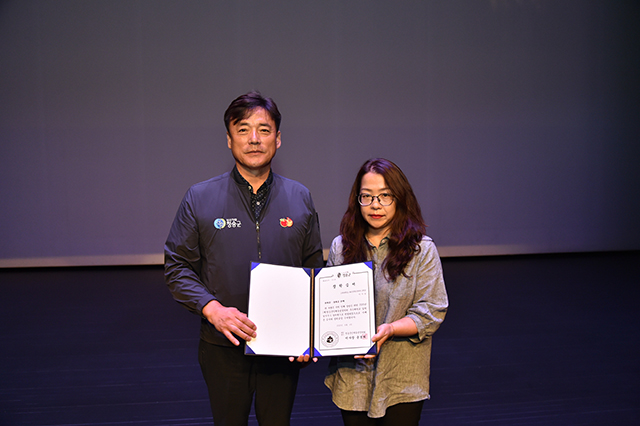 ▲ 청송군인재육성장학회가 2020년도 장학증서 수여식을 가졌다.ⓒ청송군