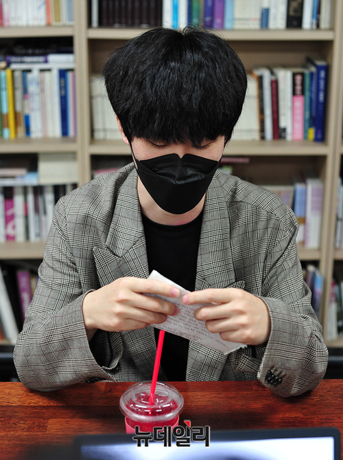 ▲ 필명 '둥둥가'. 20대 초반의 나이로, 올해 중요한 시험을 두차례 앞두고 있다고 했다.ⓒ정상윤 기자