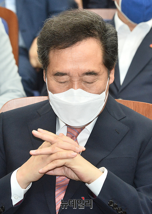 ▲ 이낙연(사진) 더불어민주당 의원이 8일 자신의 SNS에 기본소득 관련 논의와 점검이 이뤄지길 바란다는 내용의 글을 올렸다. ⓒ박성원 기자