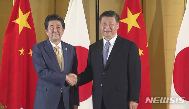 ▲ 아베 신조 일본 총리와 시진핑 중국 국가주석. 지난해 6월 오사카 G20 정상회의 당시 모습이다. ⓒ뉴시스. 무단전재 및 재배포 금지.